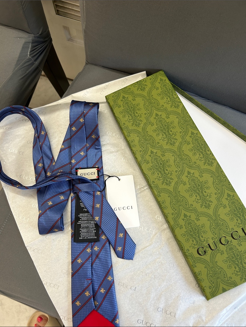Gucci Blue and Red Silk Diagonal Stripe Men's Tie with Gold Motifs - Picture 3 of 3